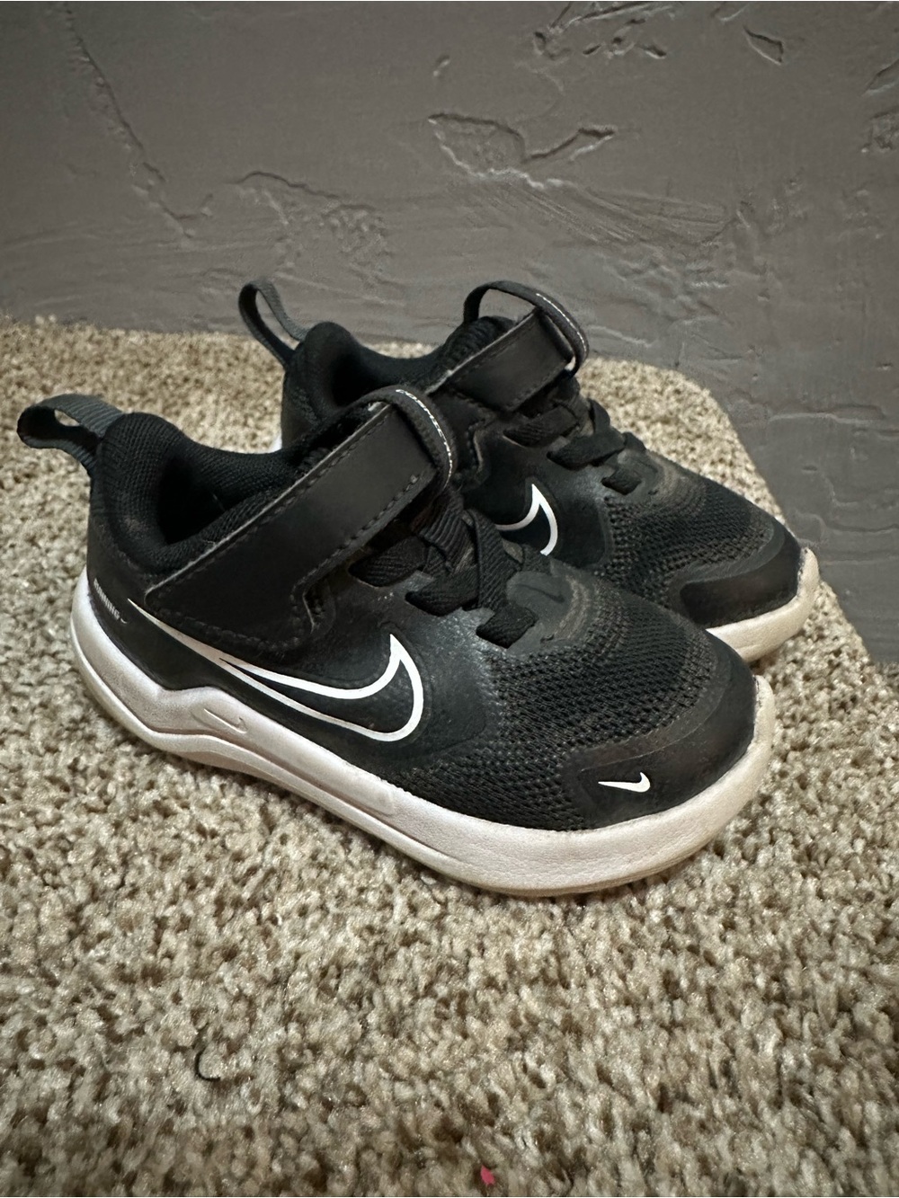 Nike Kids Black and White Hook-and-Loop Sneakers